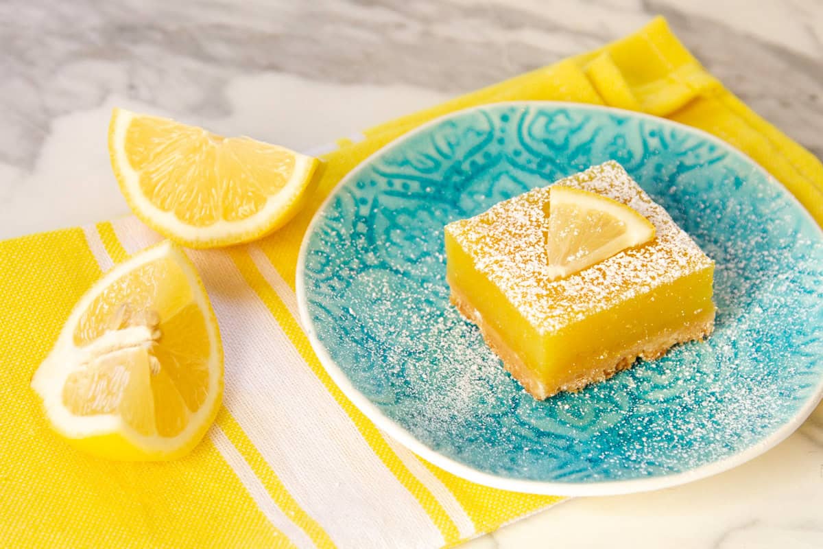 bars in plate with lemons