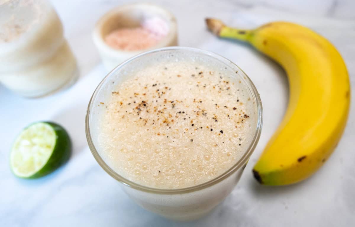 banana smoothie with lime and cardamom powder