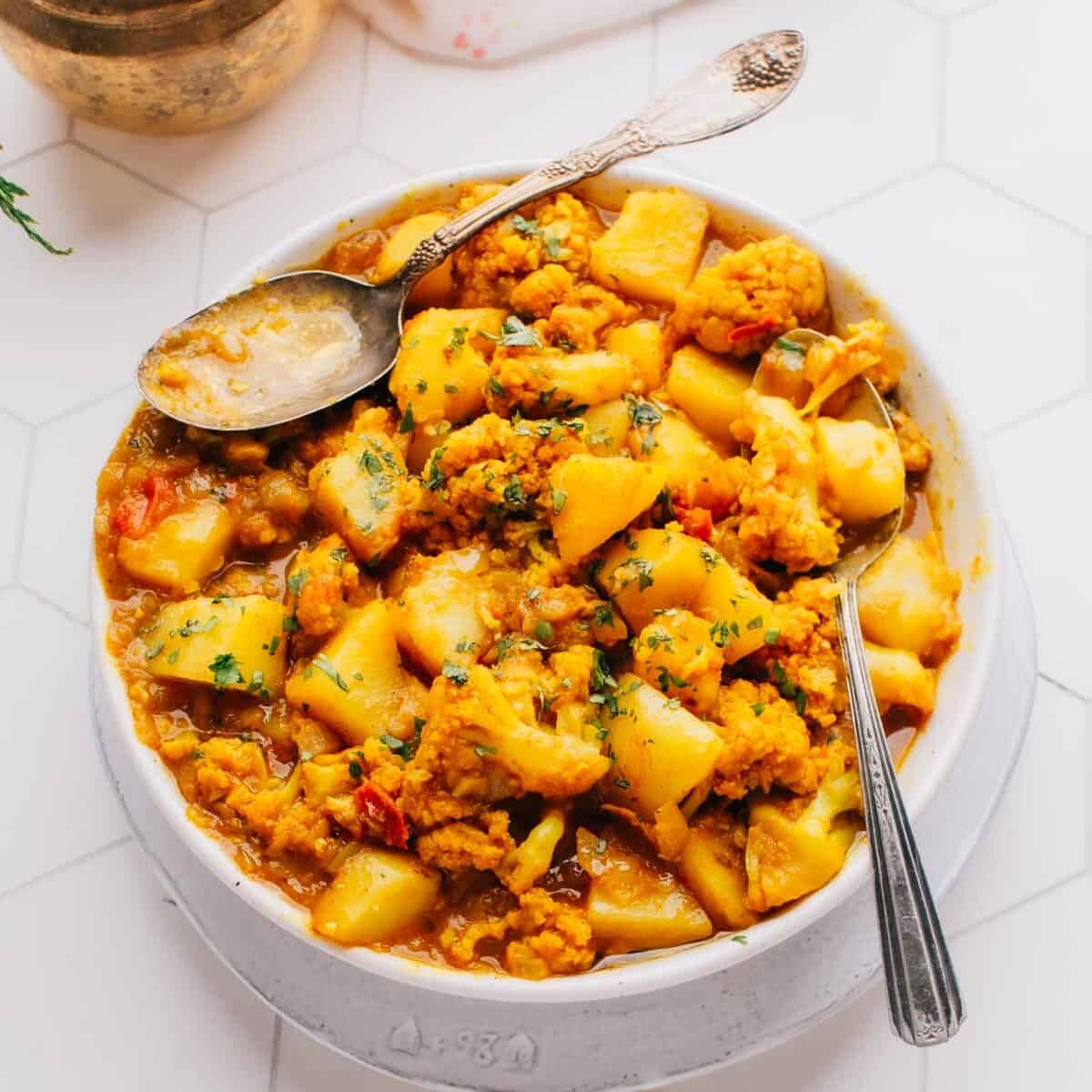 Aloo Gobi (Indian Cauliflower and Potato Curry)