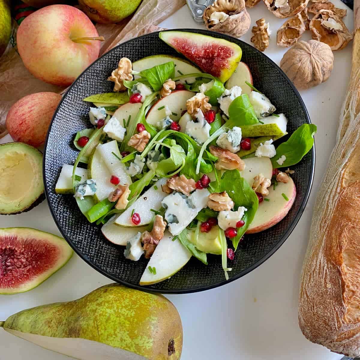 Roquefort Salad with Pear, Apple and Walnuts